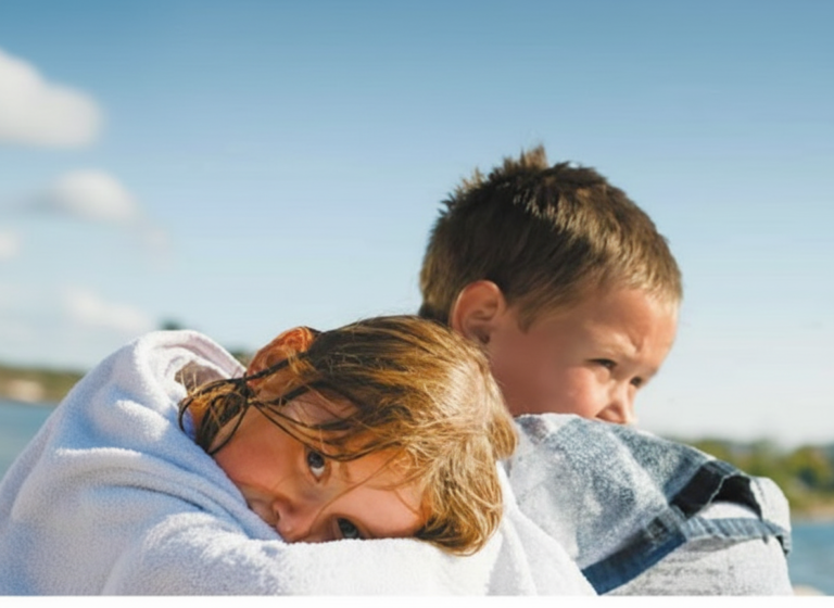 To badende børn. Reklame for Next Stop Bornholm.